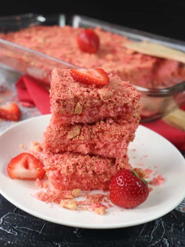strawberry crunch cake brownies
