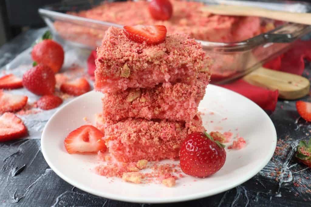 strawberry crunch cake brownies