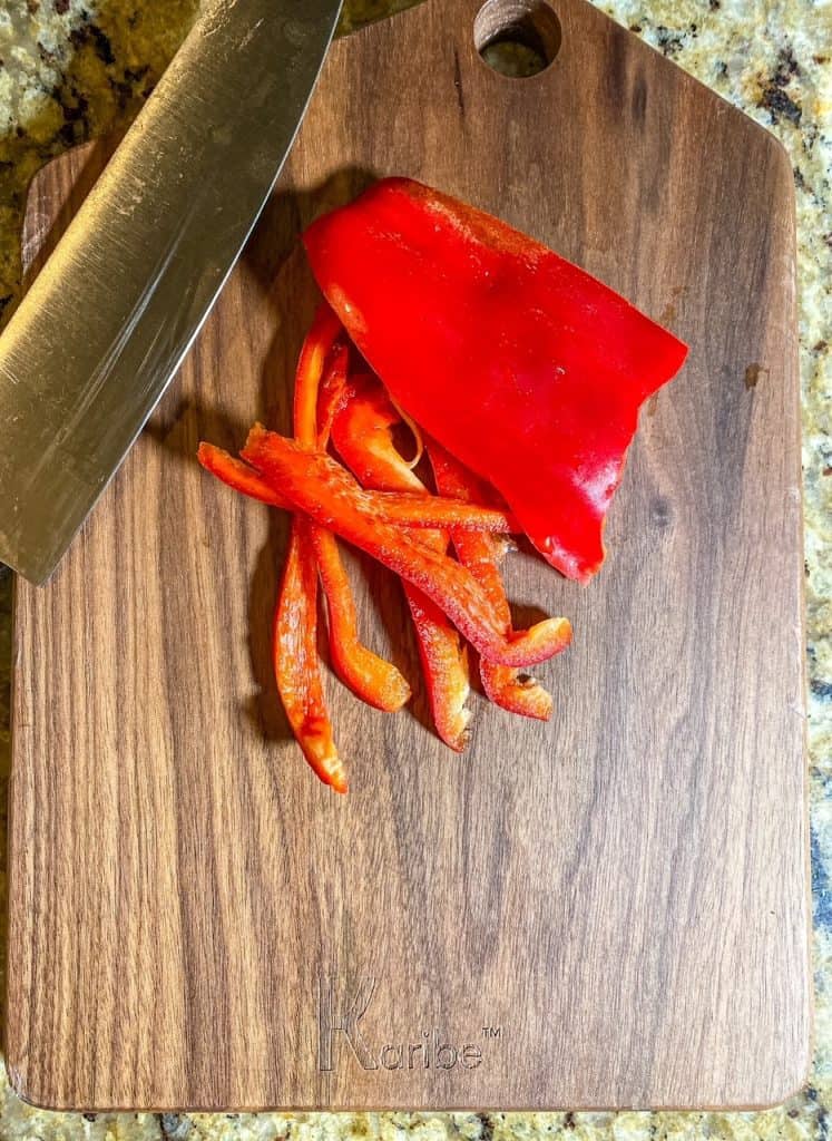 karibe cutting board with bell pepper