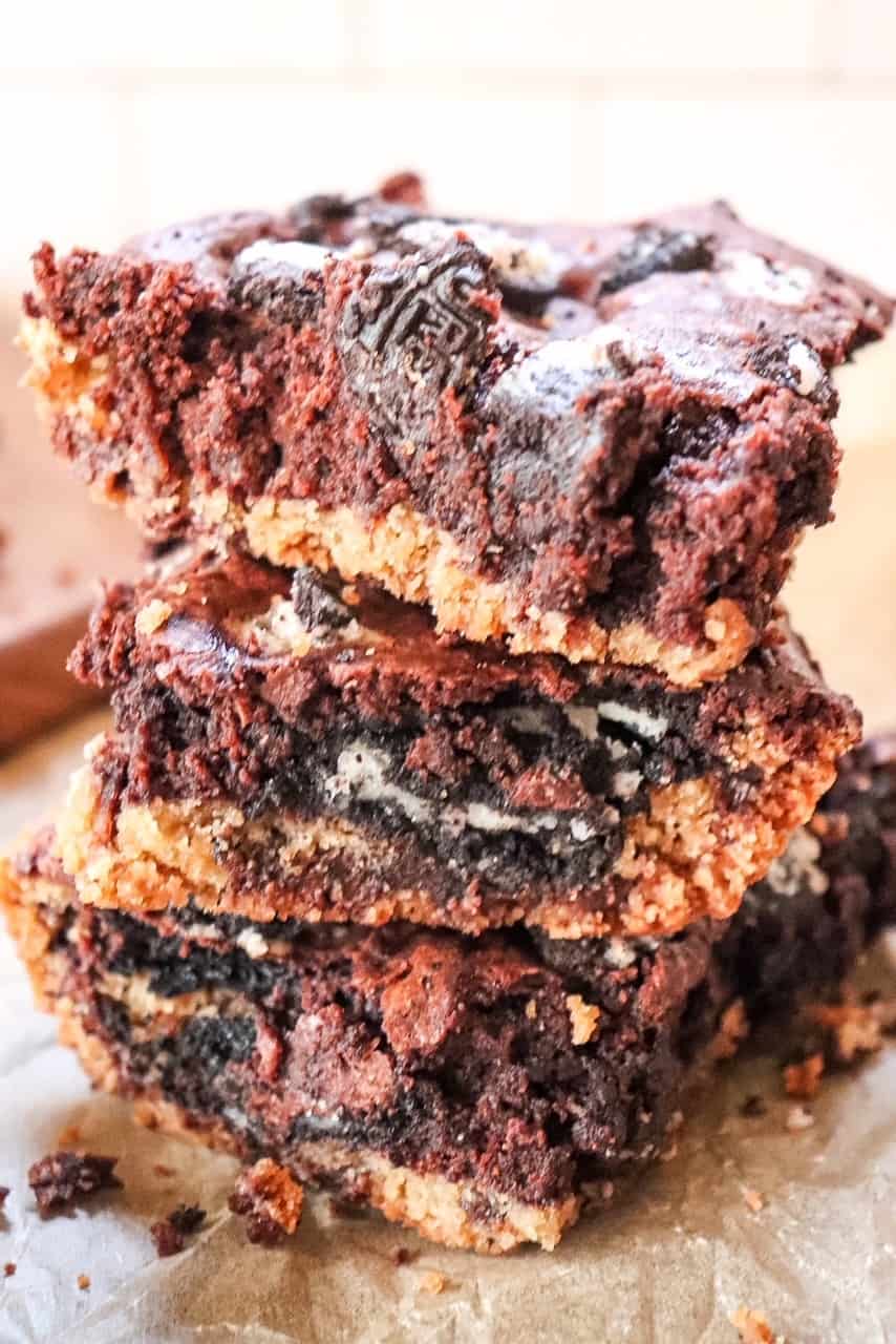 Close up view of three sliced Oreo Chocolate Chip Brookies stacked.