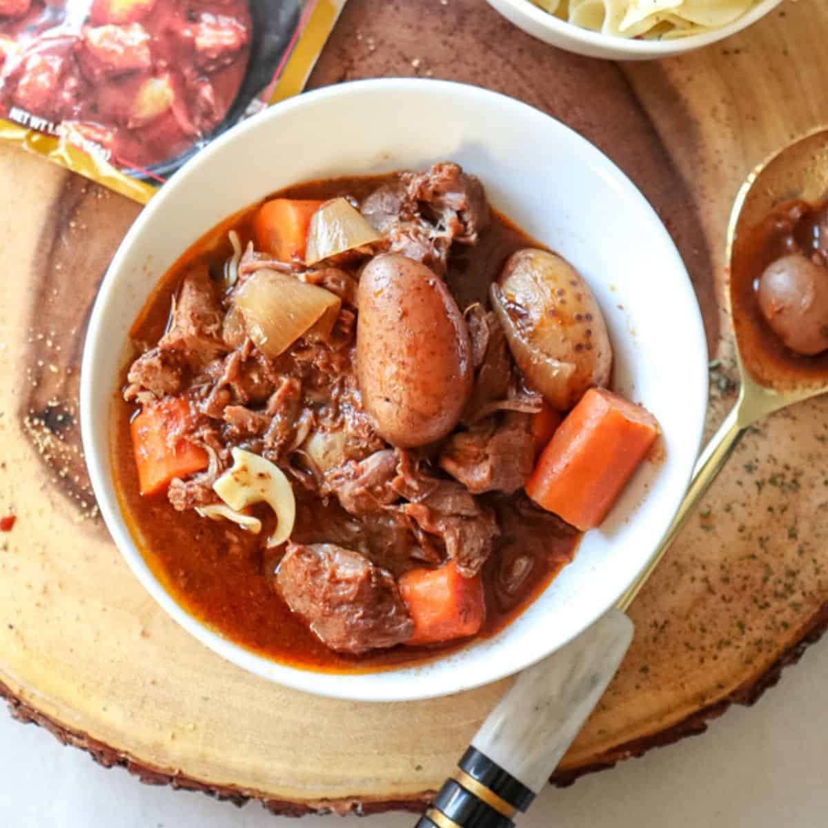 Easy Slow Cooker Beef Stew Recipe - Alphafoodie