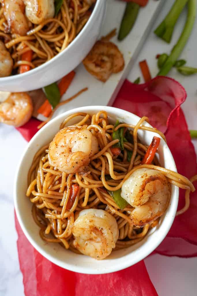 https://www.razzledazzlelife.com/wp-content/uploads/2023/02/Shrimp-Lo-Mein.jpg