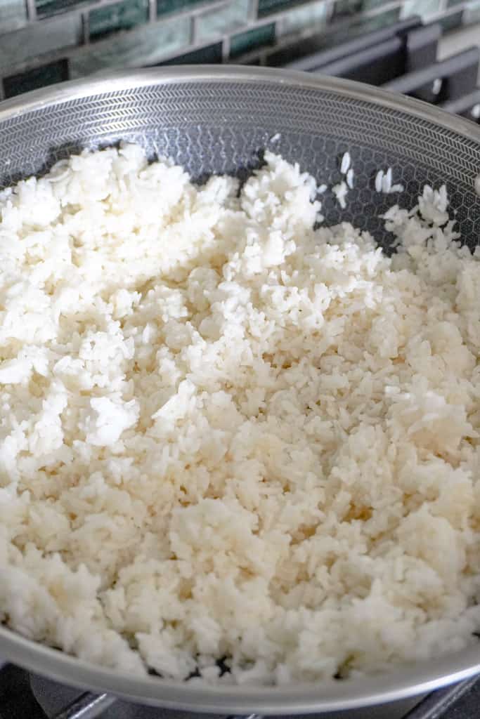 close up view of white rice in a bowl