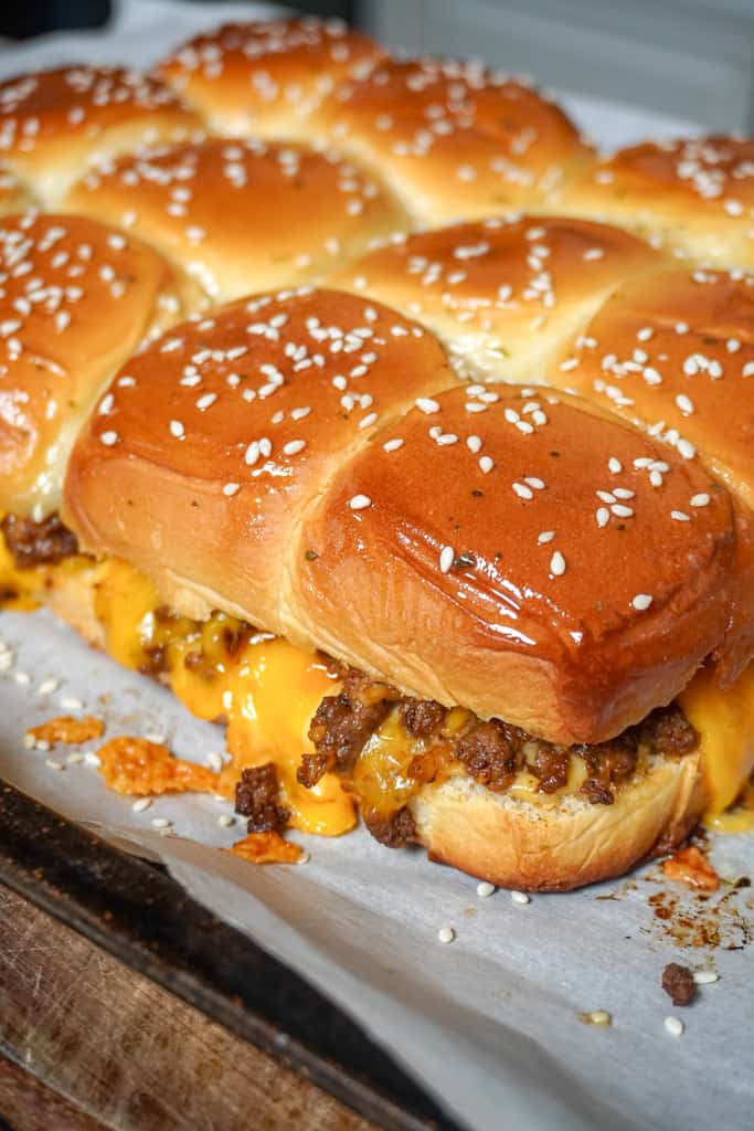 hawaiian roll cheeseburger sliders