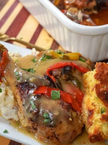 plated smothered chicken with cornbread