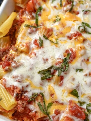 close up view of baked rigatoni pasta