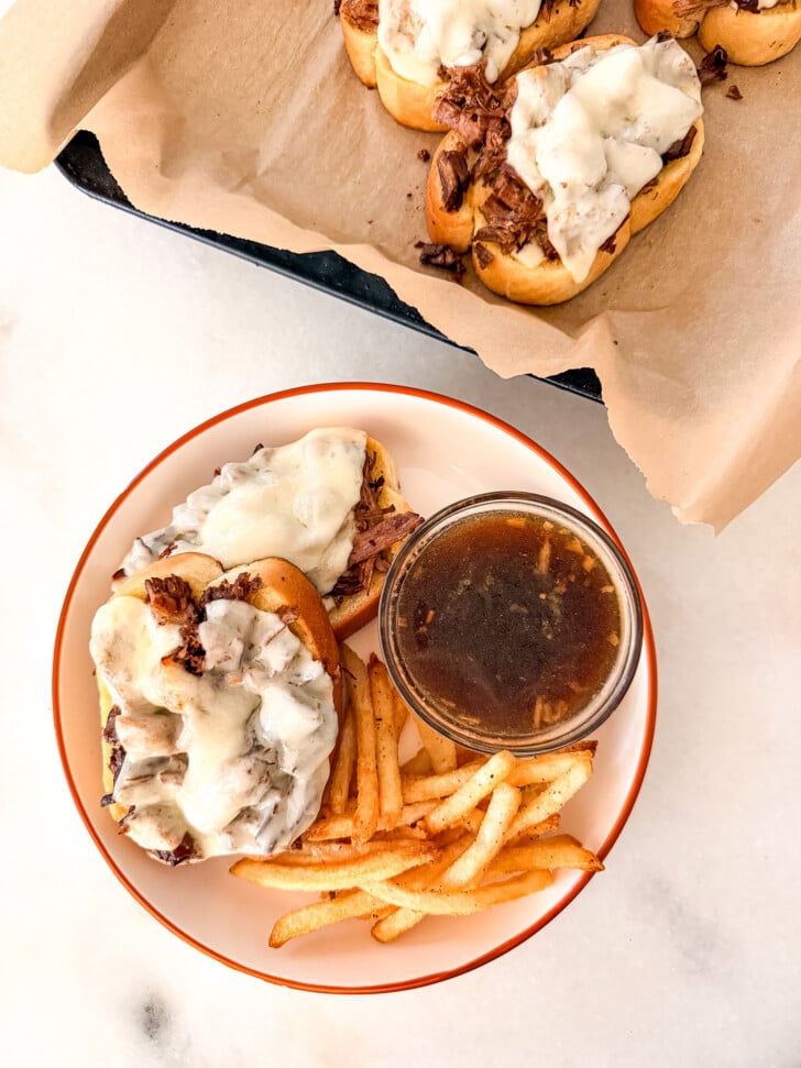 roast beef sandwich on texas toast on a plate