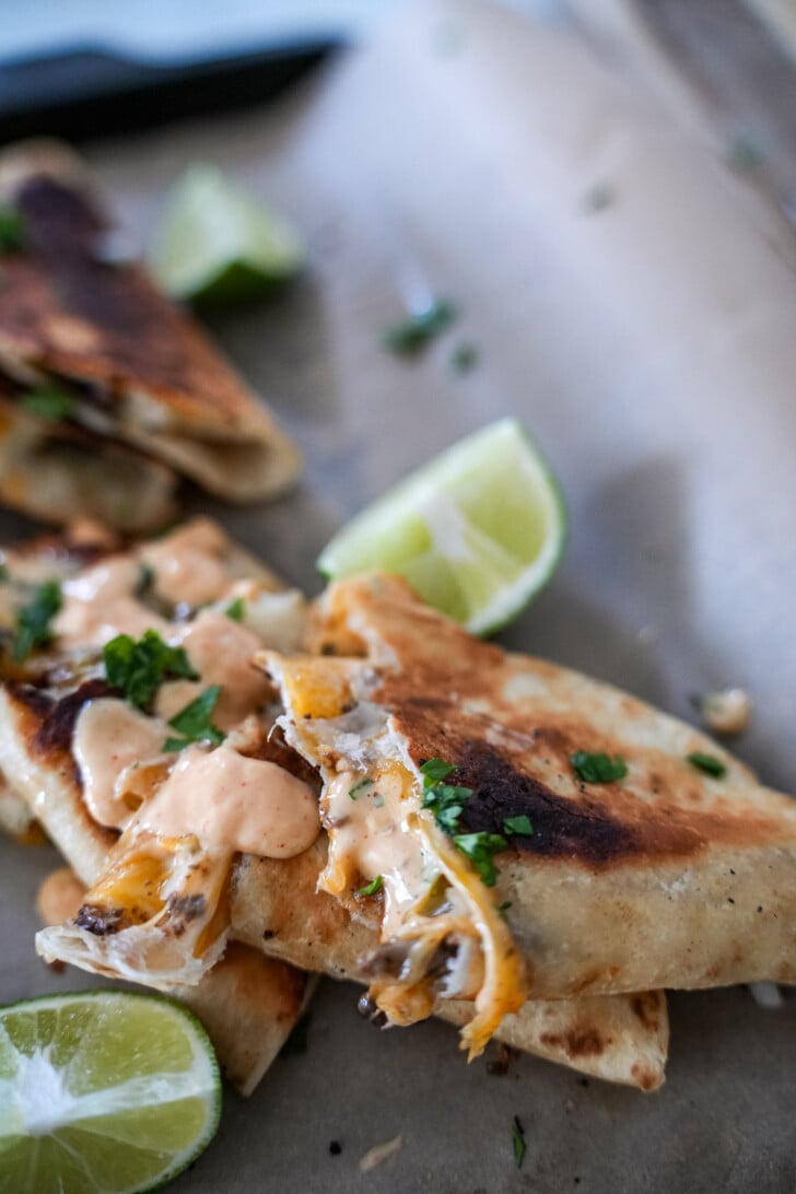 steak taco recipe with creamy chipotle sauce drizzled on them